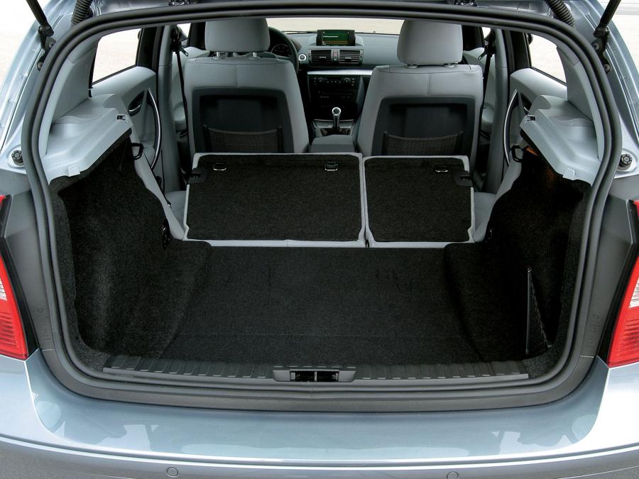  BMW 120i 5-Door 2004 года  (фото 18 из 19)